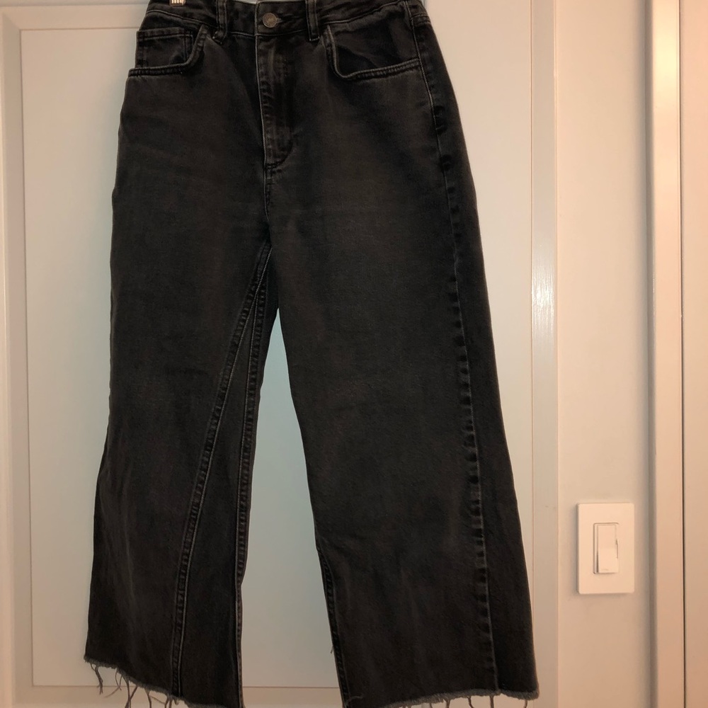 Subdued black jeans